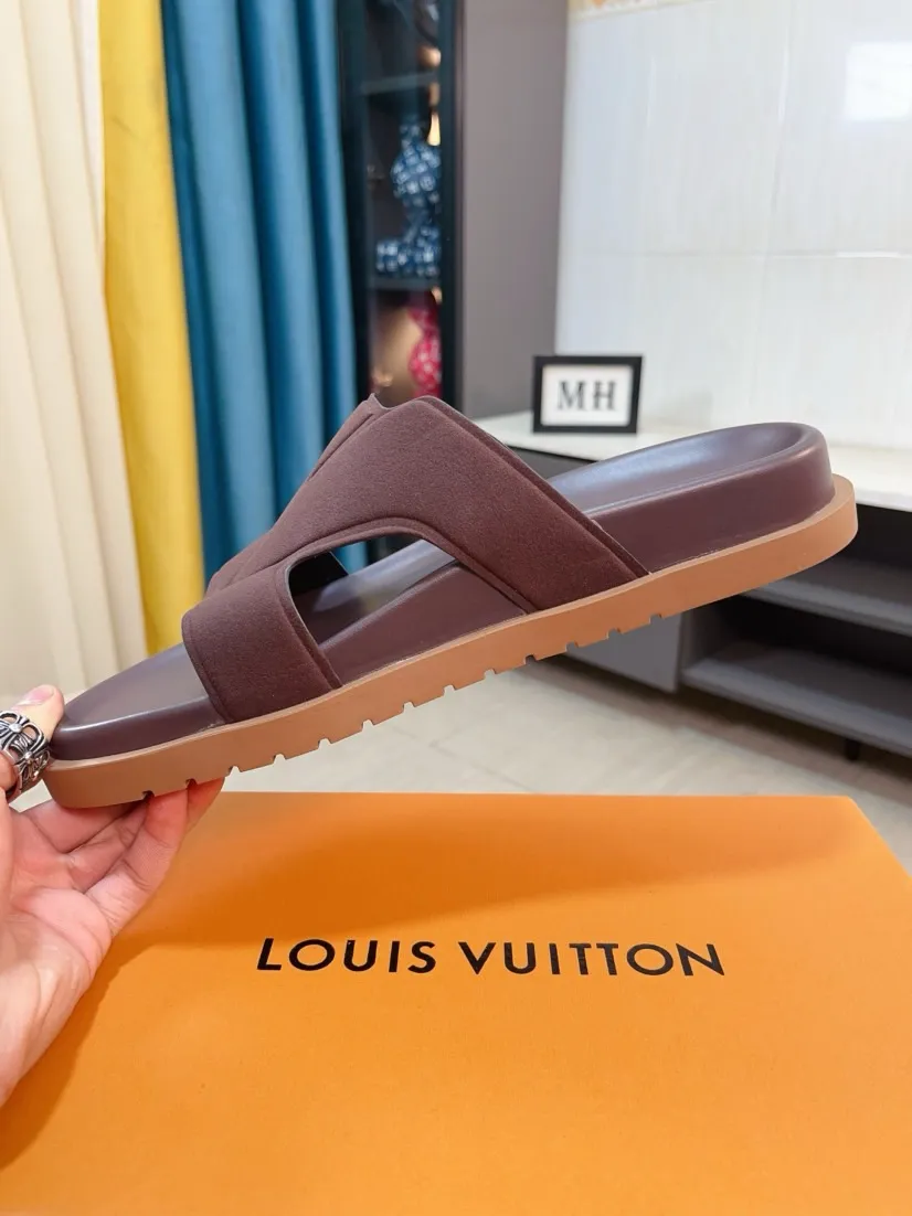 Men's shoes 💰300🌹🌹【LV】Multi-color new men's slippers, original top quality version, original special frosted cowhide➕sheepskin inner and side, non-slip combination sole, more stable walking, more comfortable and lightweight, high-end and generous, size: 38~44
